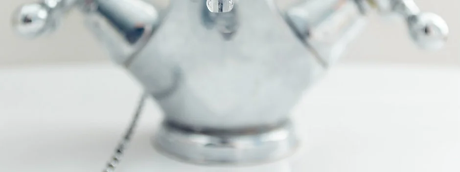 Cleaning a white composite sink The do's and don'ts of cleaning a white composite sink