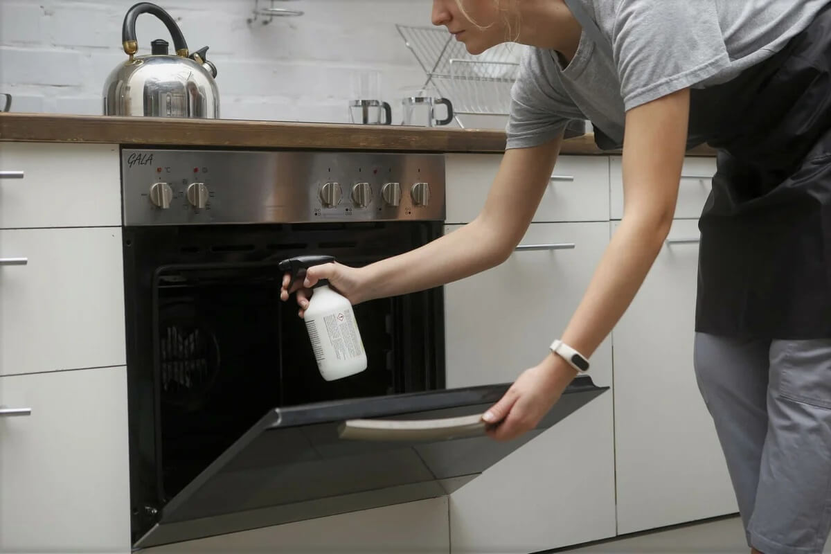oven-cleaning-pinner oven-cleaning-pinner
