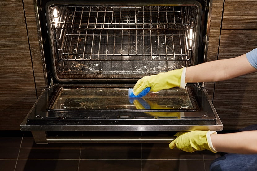 How to Naturally Clean the Oven with Minimal Effort